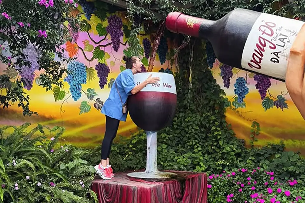 Туристы на экскурсии из Нячанга