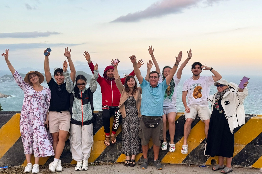 Туристы на экскурсии из Нячанга