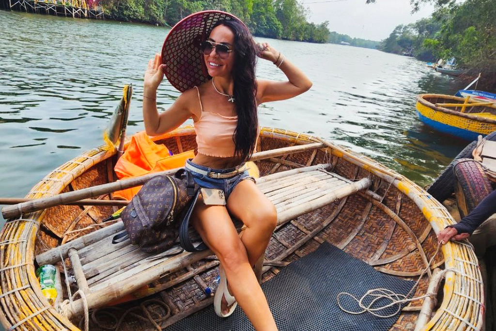 Туристы на экскурсии из Нячанга